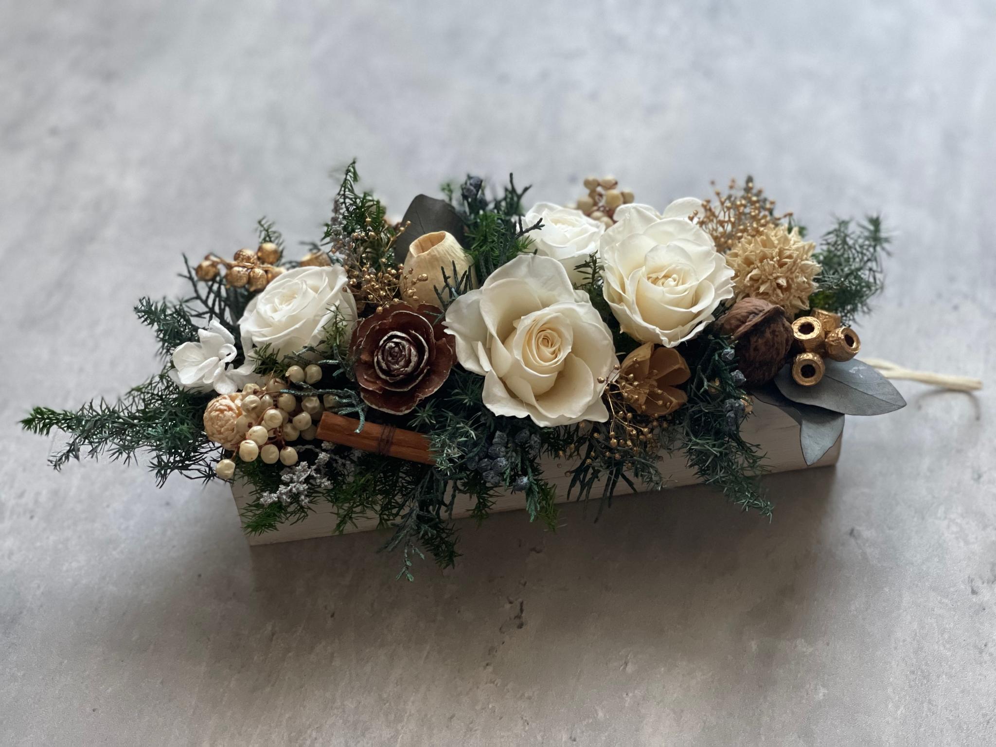 ２Wayウッドベースアレンジ　ベリーの色アイボリー（プリザーブドフラワー）